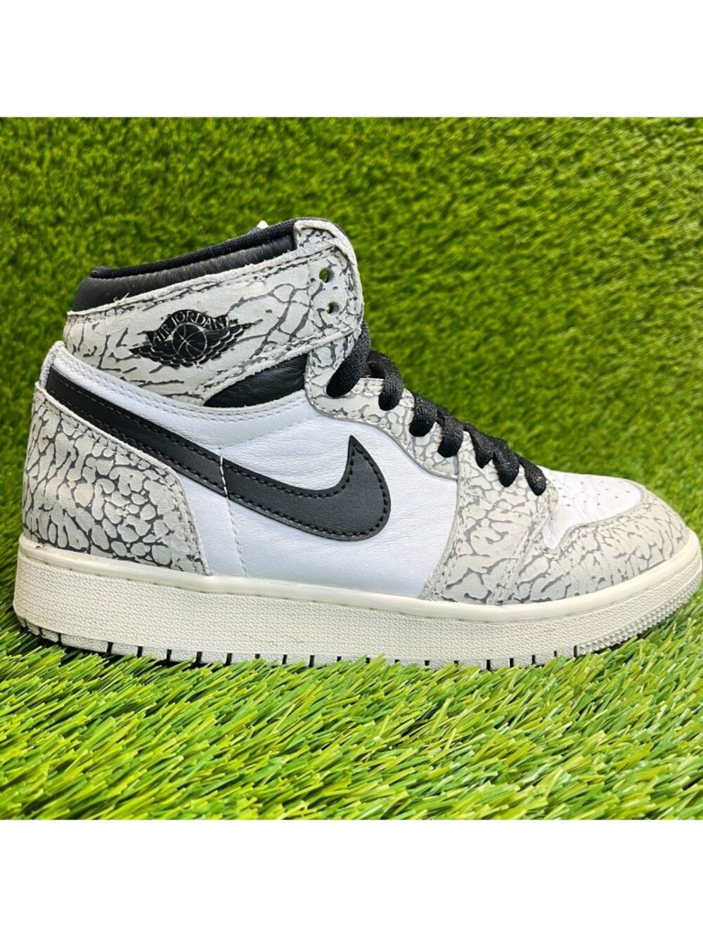 Nike Air Jordan‎ 1 Retro High OG Boys Size 5.5Y White Athletic Shoes Sneakers